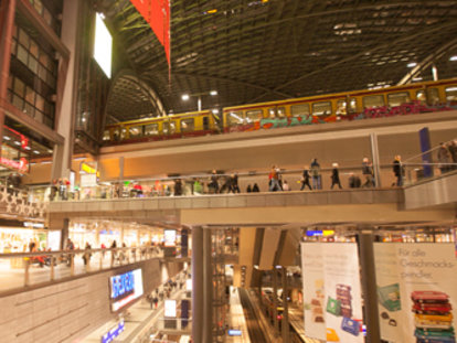 Altmann & Böhning: Ausstattung des kompletten Gebäudes, Starkstrom und Nachrichtentechnik