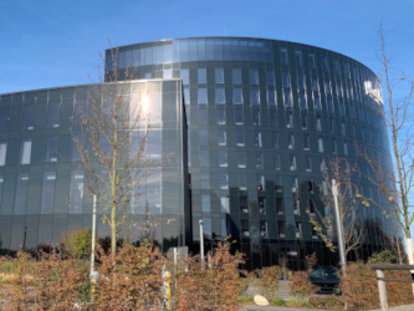 Altmann & Böhning: Ausstattung des kompletten Gebäudes, Starkstrom und Nachrichtentechnik